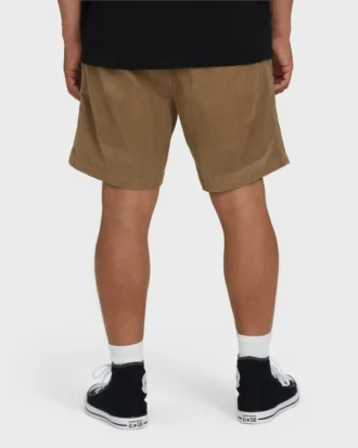 Larry Layback 17″ corduroy Shorts