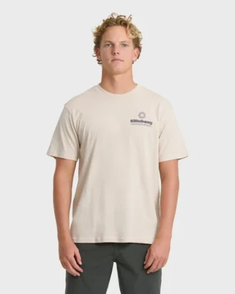Single Fin Premium kortärmad stickad T-shirt i Shorts-stil Single Fin Premium kortärmad stickad T-shirt i Shorts-stil