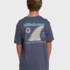 Single Fin Premium kortärmad stickad T-shirt i Shorts-stil Single Fin Premium kortärmad stickad T-shirt i Shorts-stil