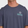 Single Fin Premium kortärmad stickad T-shirt i Shorts-stil Single Fin Premium kortärmad stickad T-shirt i Shorts-stil