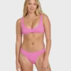Sommar-bikinitopp med hög rund hals Sommar-bikinitopp med hög rund hals