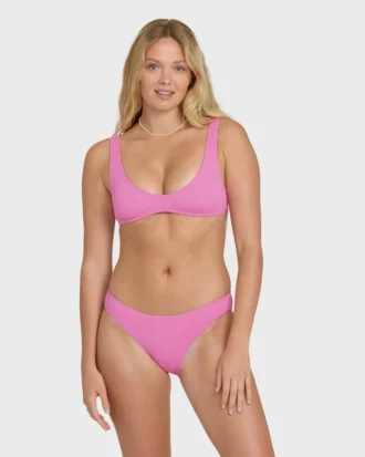 Sommar-bikinitopp med hög rund hals Sommar-bikinitopp med hög rund hals