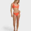 Sommar-bikinitopp med hög rund hals Sommar-bikinitopp med hög rund hals