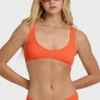 Sommar-bikinitopp med hög rund hals Sommar-bikinitopp med hög rund hals