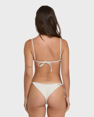 Sommar-bikinitrosa med höga sidoknutar