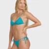 Sommar-bikinitrosa med höga sidoknutar Sommar-bikinitrosa med höga sidoknutar