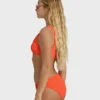 Sommar-bikinitrosor med hög midja Sommar-bikinitrosor med hög midja