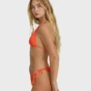 Sommar-bikinitrosor med höga sidoknutar Sommar-bikinitrosor med höga sidoknutar