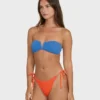 Sommar-bikinitrosor med höga sidoknutar Sommar-bikinitrosor med höga sidoknutar