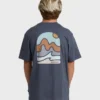 Sun Down Adventure Division Premium kortärmad T-shirt Sun Down Adventure Division Premium kortärmad T-shirt