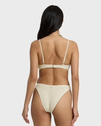 twisted tides hike medium bikinitrosor 1 330x413 - Twisted Tides Hike Medium bikinitrosor