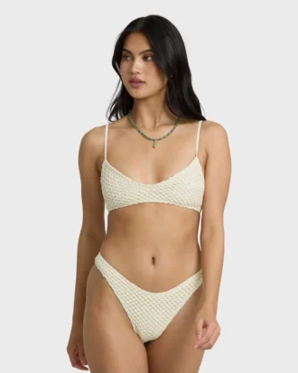 twisted tides hike medium bikinitrosor 2 330x413 - Twisted Tides Hike Medium bikinitrosor